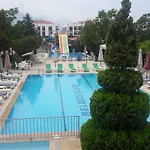 Melodi Club Aparthotel 4*